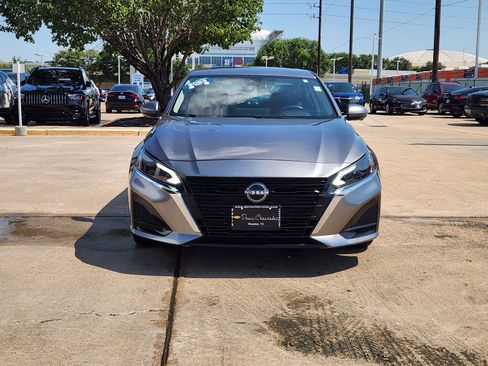 Used 2023 Nissan Altima 2.5 SL FWD image 3