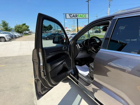 Used 2018 Jeep Grand Cherokee Limited w/ Trailer Tow Group IV AWD/4WD image 19