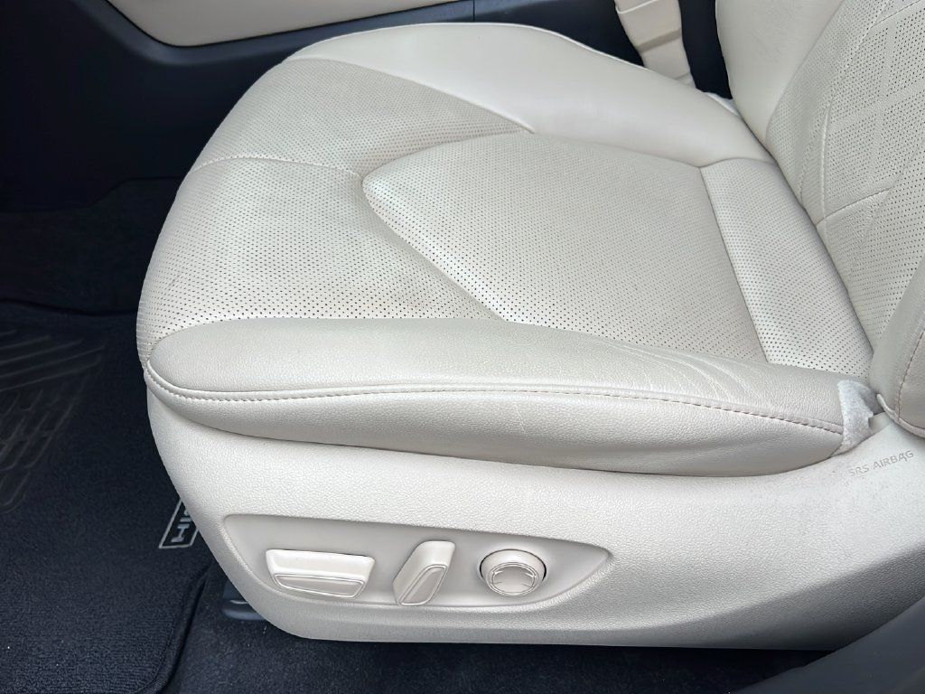 Used 2023 Toyota Highlander Platinum FWD image 16