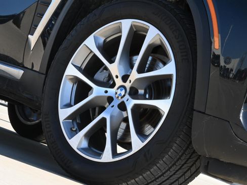 Used 2025 BMW X5 xDrive40i AWD/4WD image 9