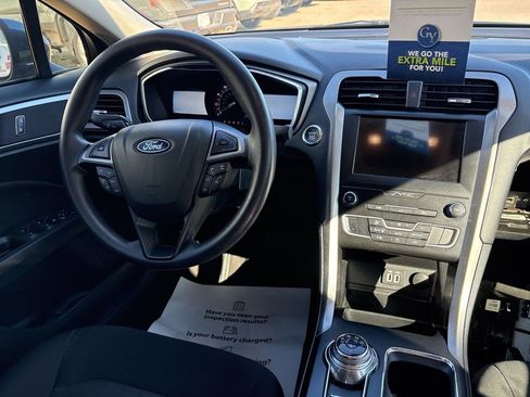 Used 2019 Ford Fusion SE image 26