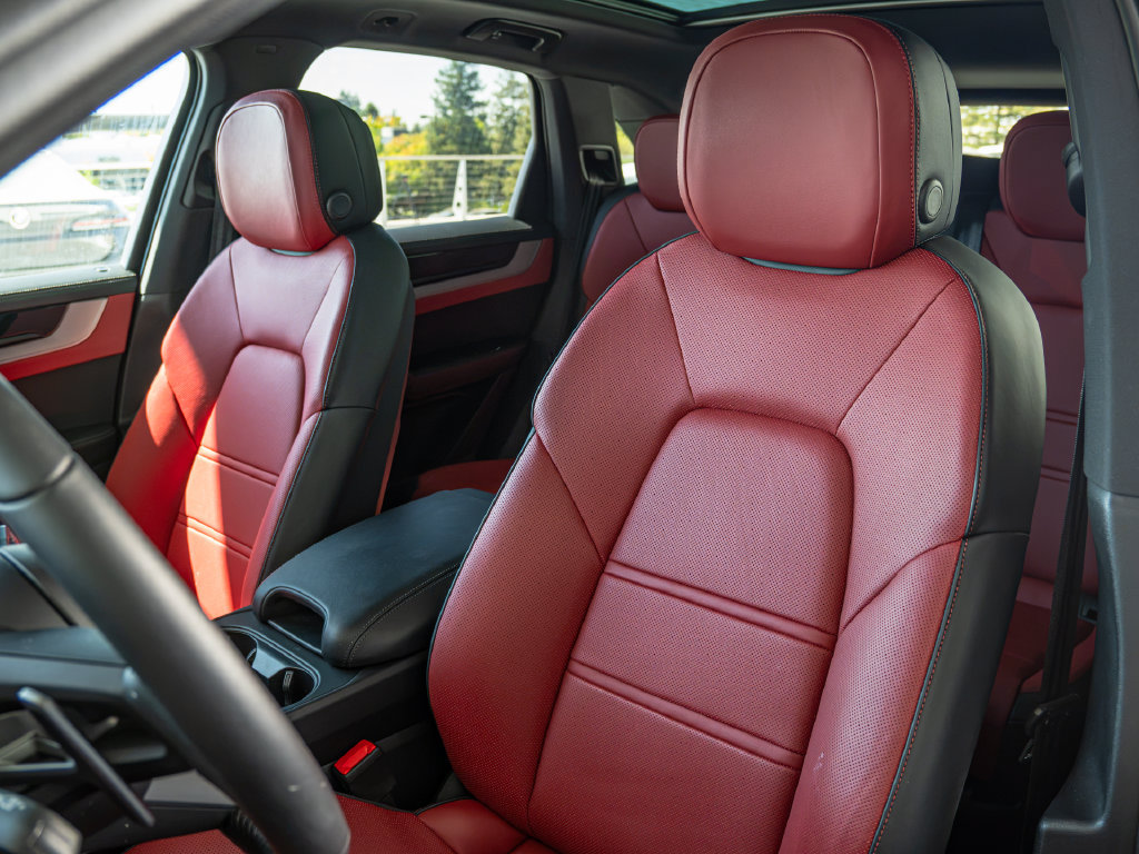 Certified 2026 Porsche Cayenne S AWD/4WD image 5