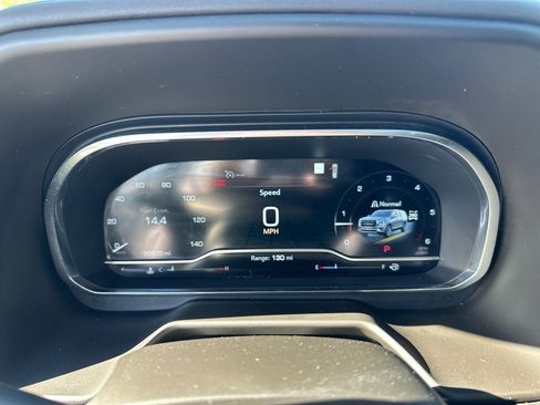 Used 2022 GMC Yukon XL SLT w/ SLT Premium Package image 23