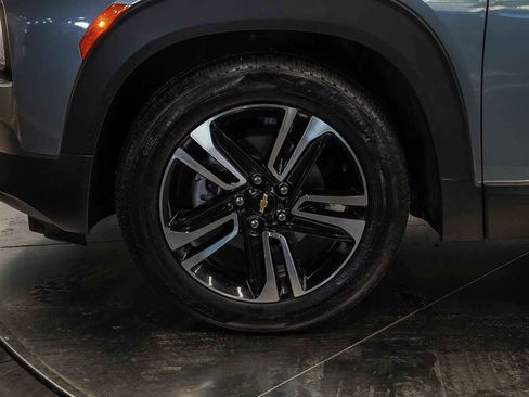 Used 2021 Chevrolet TrailBlazer LT w/ Convenience Package FWD image 9