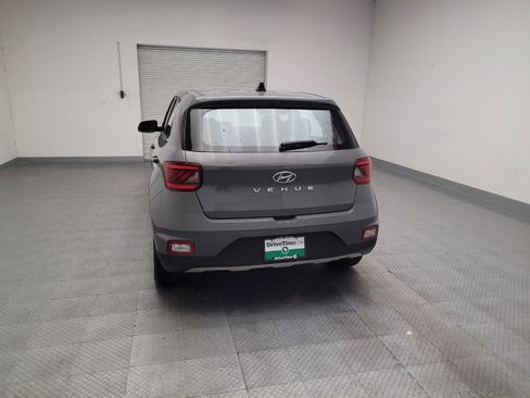 Used 2021 Hyundai Venue SE FWD image 6