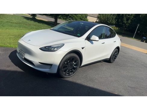 Used 2021 Tesla Model Y Long Range AWD/4WD image 1