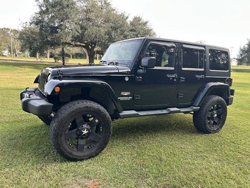 Used 2013 Jeep Wrangler Unlimited Sahara w/ Dual Top Group image 4