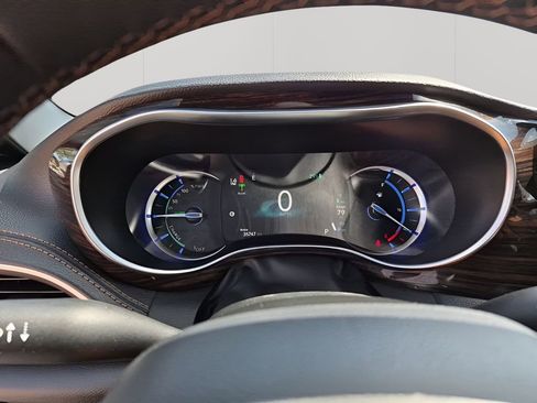 Used 2023 Chrysler Pacifica Pinnacle image 38