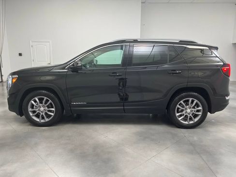 Used 2024 GMC Terrain SLT image 4