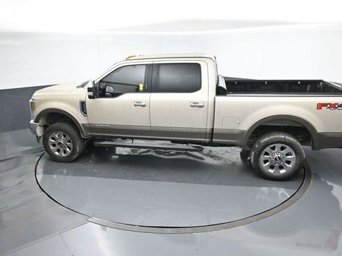 Used 2018 Ford F250 Lariat w/ Chrome Package image 45