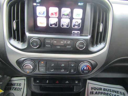 Used 2017 GMC Canyon SLE image 24