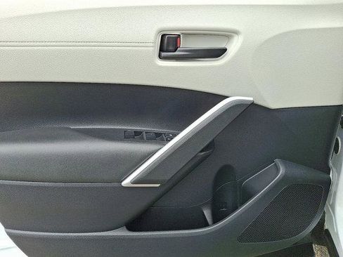 Certified 2022 Toyota Corolla Cross L image 13