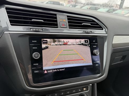 Used 2020 Volkswagen Tiguan SE image 20