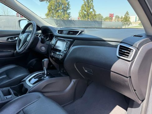 Used 2016 Nissan Rogue SL w/ SL Premium Package image 19