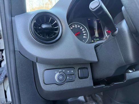 Used 2023 Mercedes-Benz Sprinter 2500 image 14