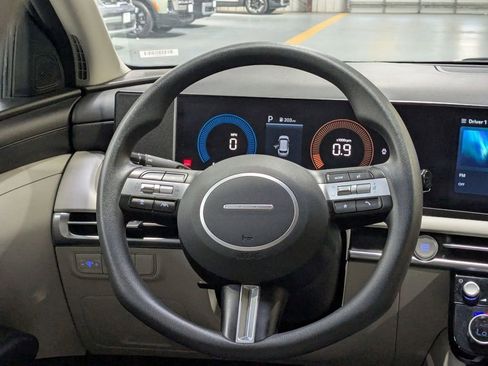 Used 2025 Hyundai Tucson SEL FWD image 14