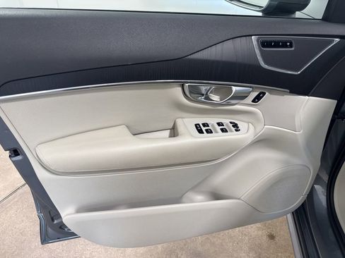 Used 2020 Volvo XC90 T5 Momentum w/ Protection Package AWD/4WD image 17
