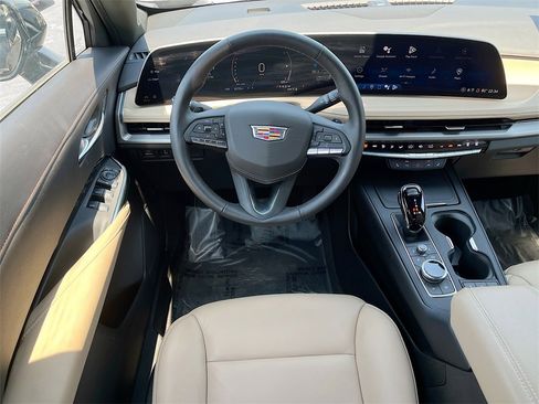 Used 2024 Cadillac XT4 Luxury w/ Cold Weather Package image 22