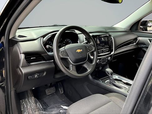 Used 2021 Chevrolet Traverse LS AWD/4WD image 17