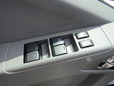 Used 2019 Nissan Frontier SV RWD image 9