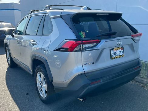 Certified 2019 Toyota RAV4 XLE w/ Carpet Mat Package FWD image 6