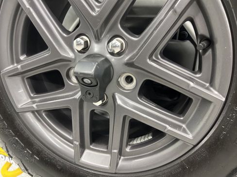 Used 2024 Jeep Wrangler Sport S image 7