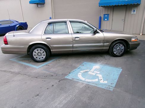 Used 2005 Mercury Grand Marquis GS image 5