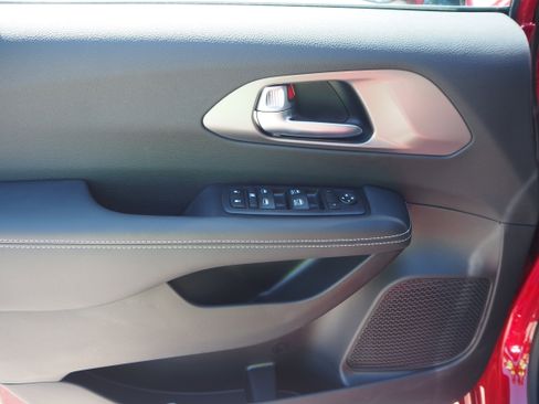 New 2025 Chrysler Voyager LX image 25