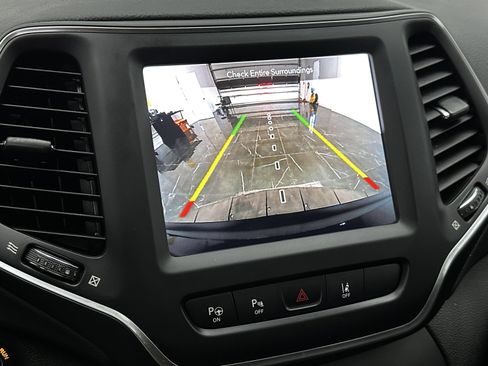 Used 2023 Jeep Cherokee Altitude Lux w/ Lux Elite Package image 19