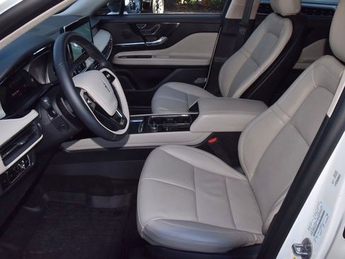 Certified 2025 Lincoln Corsair AWD w/ Equipment Group 101A image 13