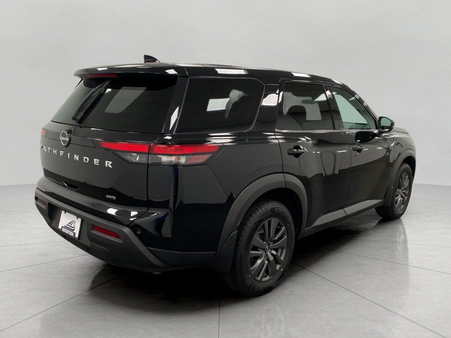 Used 2022 Nissan Pathfinder S AWD/4WD image 4