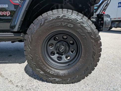 Used 2020 Jeep Wrangler Unlimited Rubicon w/ Quick Order Package 28Y Recon AWD/4WD image 11