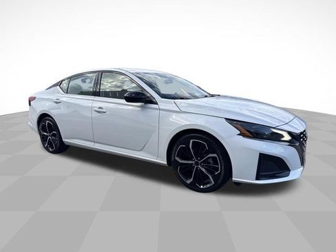 Used 2024 Nissan Altima 2.5 SR FWD image 3