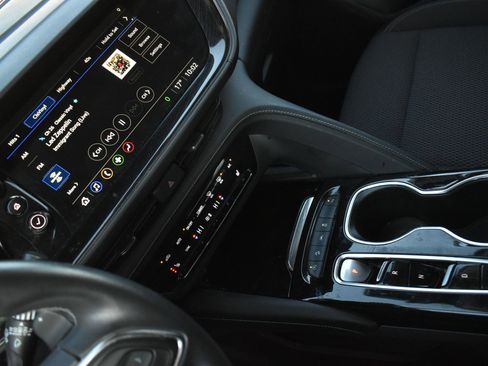 Used 2023 Buick Envision Preferred image 22