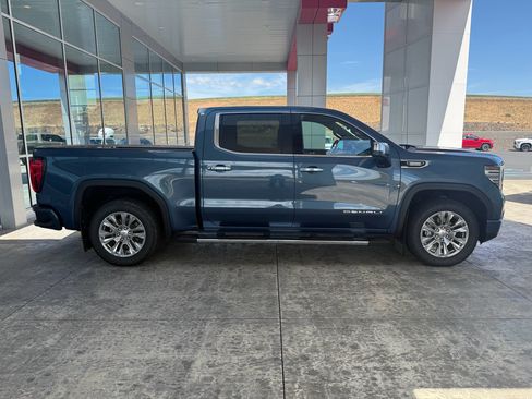 Used 2025 GMC Sierra 1500 Denali w/ Technology Package AWD/4WD image 9