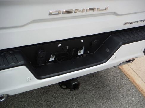 Used 2021 GMC Sierra 1500 Denali w/ Driver Alert Package II AWD/4WD image 13