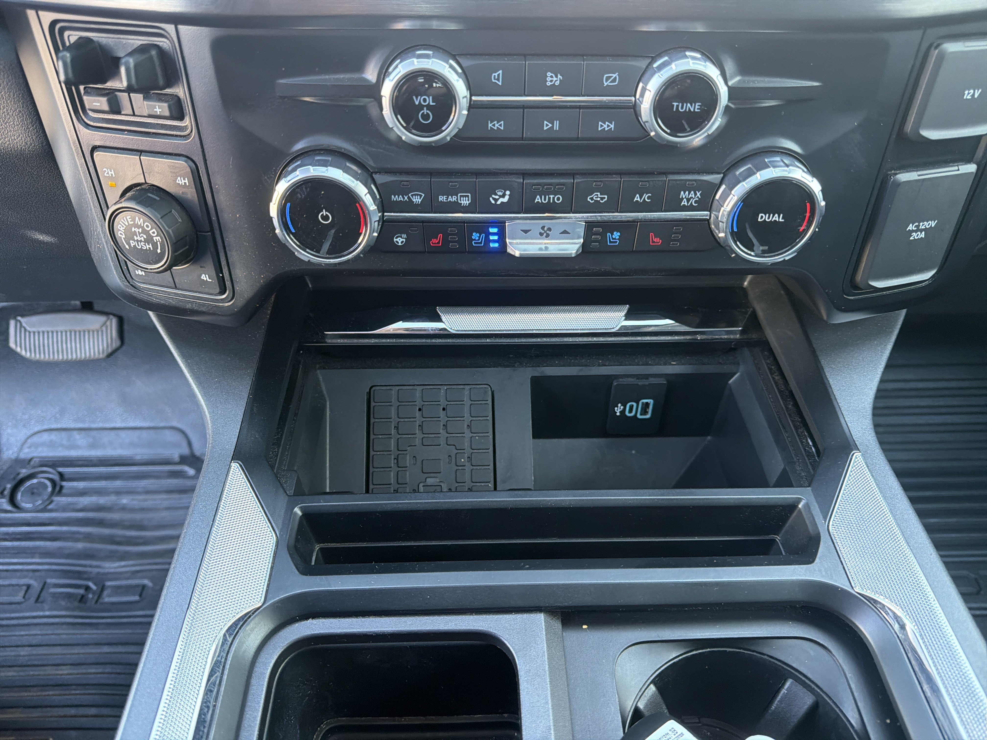 Used 2023 Ford F350 Lariat w/ Lariat Ultimate Package AWD/4WD image 52
