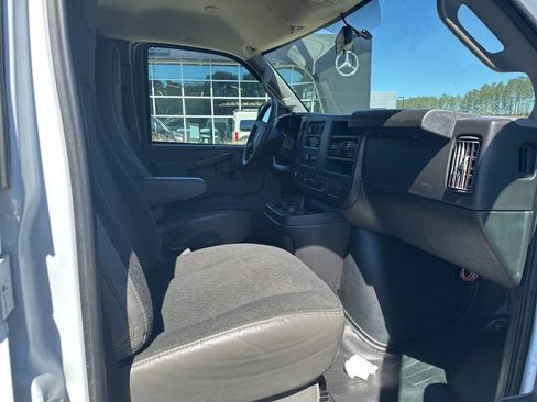 Used 2023 GMC Savana 2500 w/ Driver Convenience Package image 13