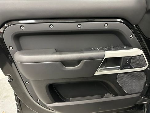 Used 2021 Land Rover Defender 110 X-Dynamic HSE image 16