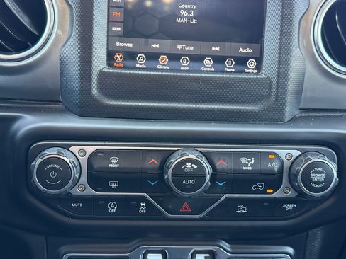 Used 2021 Jeep Wrangler Unlimited Sahara AWD/4WD image 23