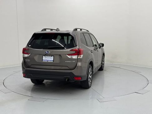 Used 2022 Subaru Forester Premium image 5