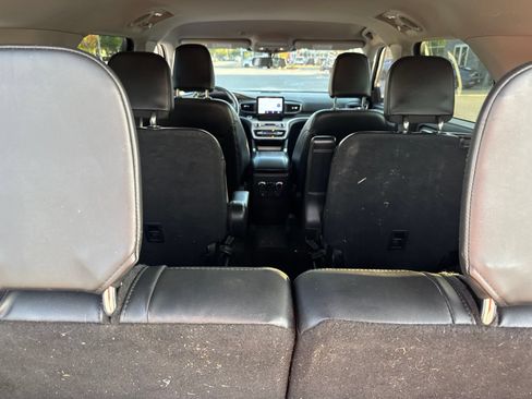 Used 2022 Ford Explorer XLT w/ Equipment Group 202A AWD/4WD image 7