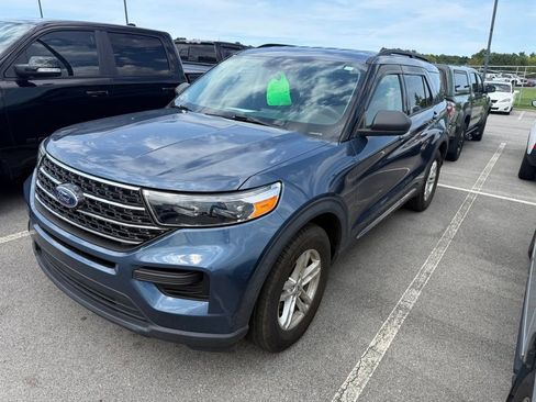 Used 2020 Ford Explorer XLT w/ Comfort Package AWD/4WD image 2