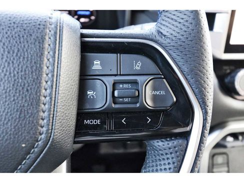 Used 2025 Toyota Sequoia Platinum image 15