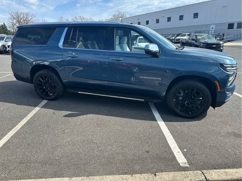 Certified 2025 Chevrolet Suburban Premier image 2