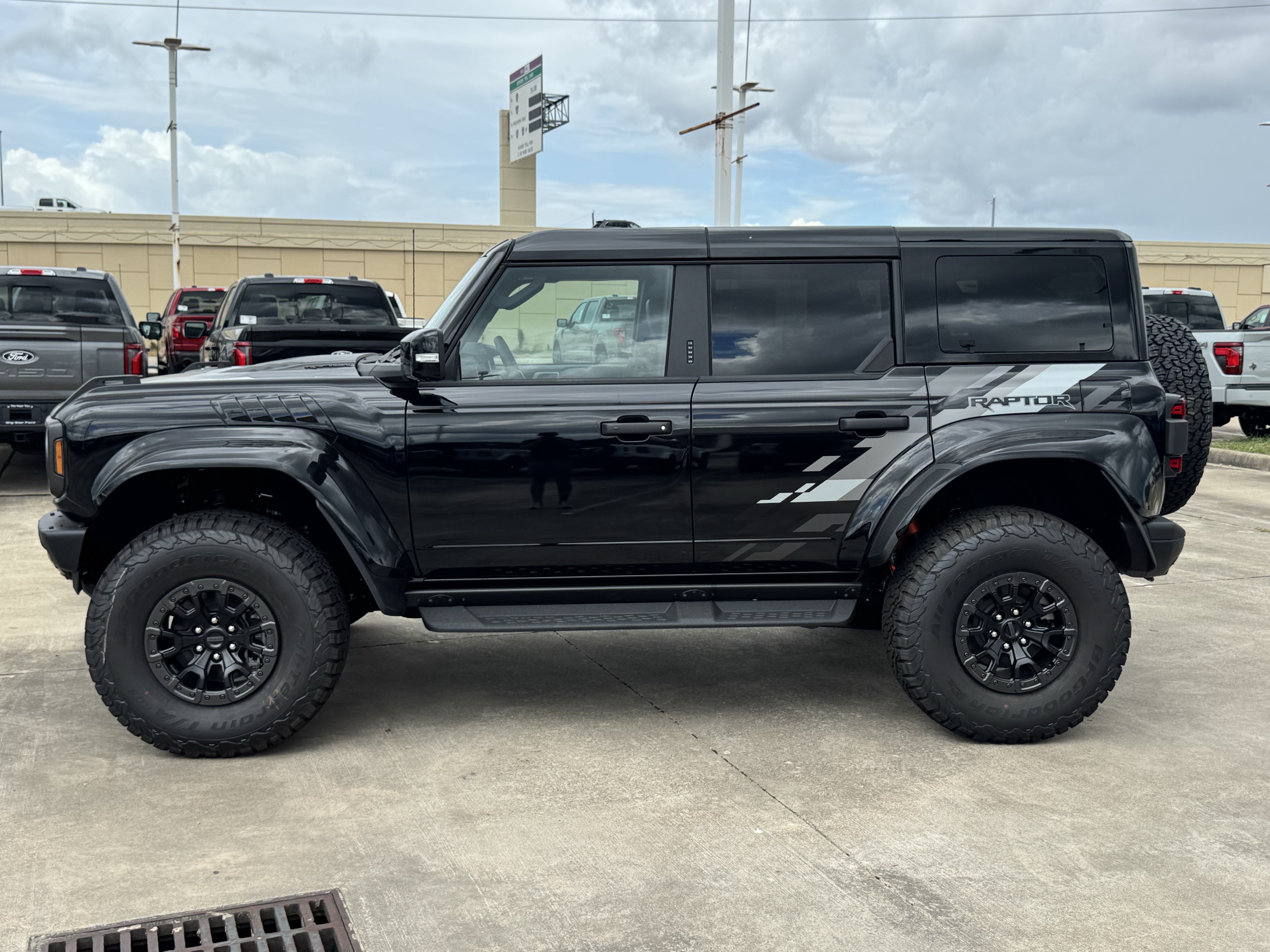 New 2026 Ford Bronco Raptor AWD/4WD image 3