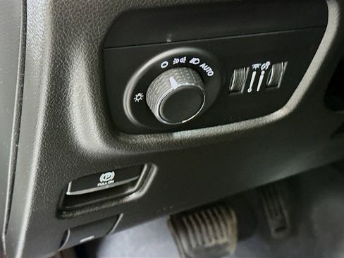 Used 2023 Jeep Grand Cherokee Altitude image 19