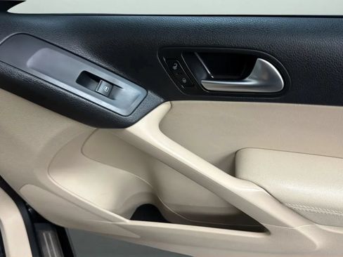 Used 2016 Volkswagen Tiguan S FWD image 18