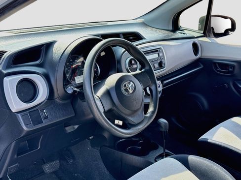 Used 2012 Toyota Yaris L FWD image 3