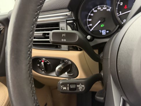 Certified 2025 Porsche Macan image 49